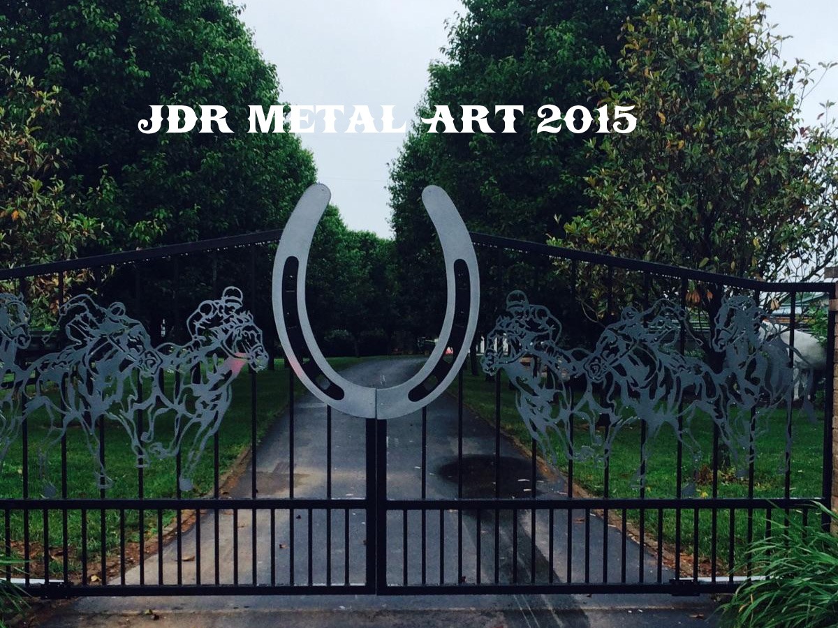 https://custom-driveway-gates.com/wp-content/uploads/2016/02/Race-Horse-Entry-Gates-by-JDR-Metal-Art.jpg