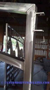 Aluminum gate frame with hinge bracket