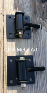 Driveway gate hinge plates for mounting to masonry columns or wood posts