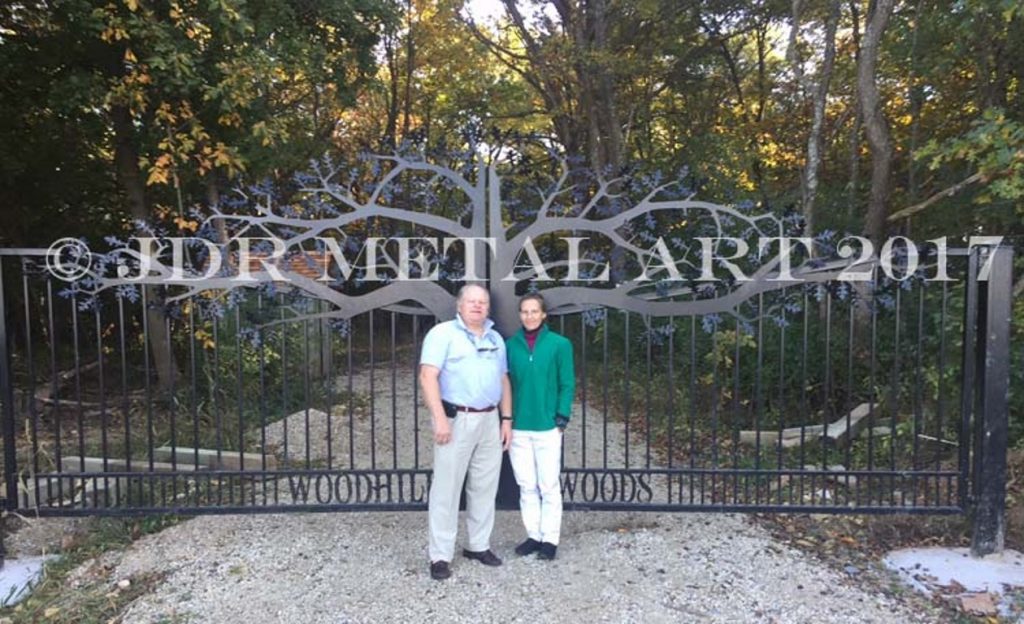 Custom driveway gates with tree design for tree farm. Custom driveway gates with tree design for tree farm.