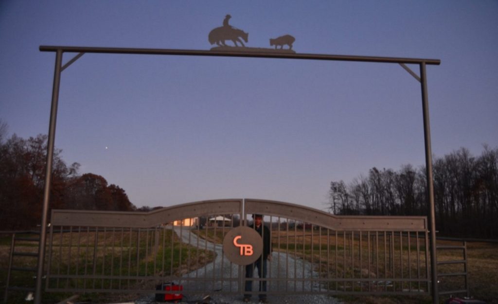 cropped Driveway gate cutting horse metal art entrance CT Bryant unsmushed Copy