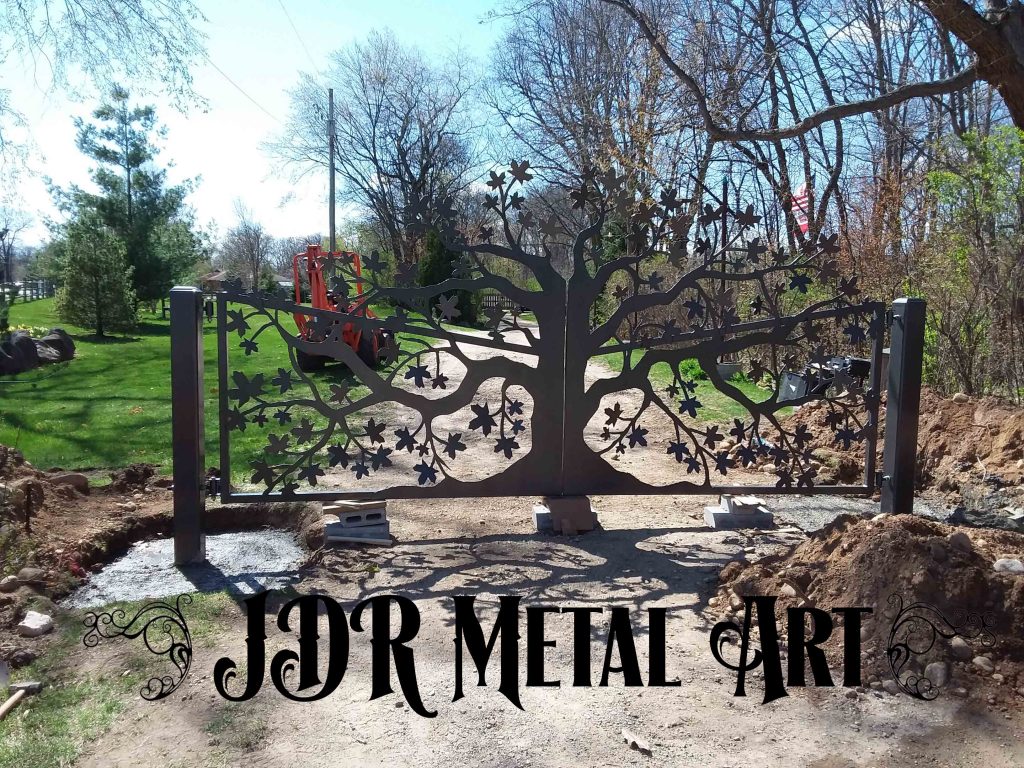 Custom gates with tree design by JDR metal Art