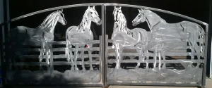 Driveway gate with horses Florida e1666898148782