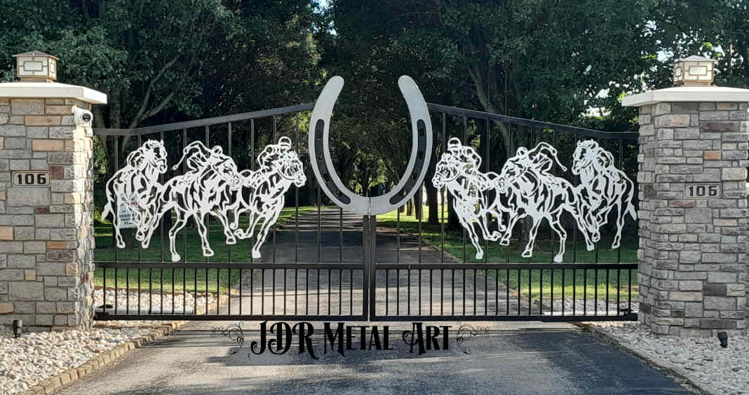 Lexington KY driveway entrance with race horse themed custom metal driveway gates featuring a horse shoe and racing horses with a black powder coated finish and a chrome horse shoe.