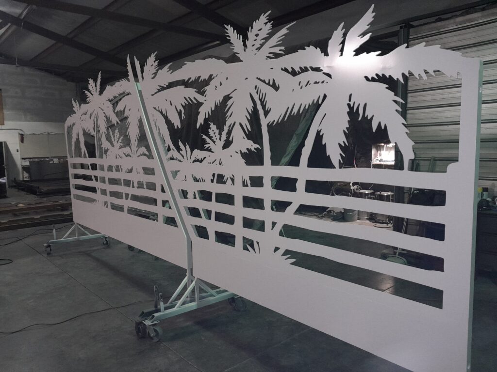 ocala driveway gates - aluminum or steel - fully custom ranch & farm gates 1 Aluminum driveway gates in Palm Beach Gardens, Florida, for closing a fence gate area off.